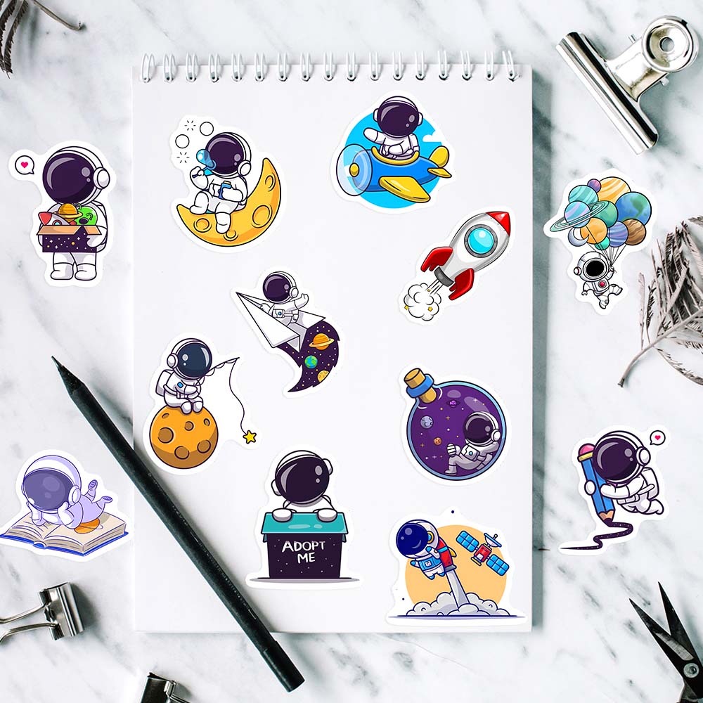 Cute Cartoon Astronaut Sticker - Kids Toys Laptop ulasan dan harga